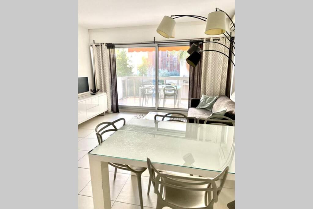 App Le Rocazur Avec Piscine Et Parking En Bord De Mer A 500M Du Centre Ville Menton Exterior photo